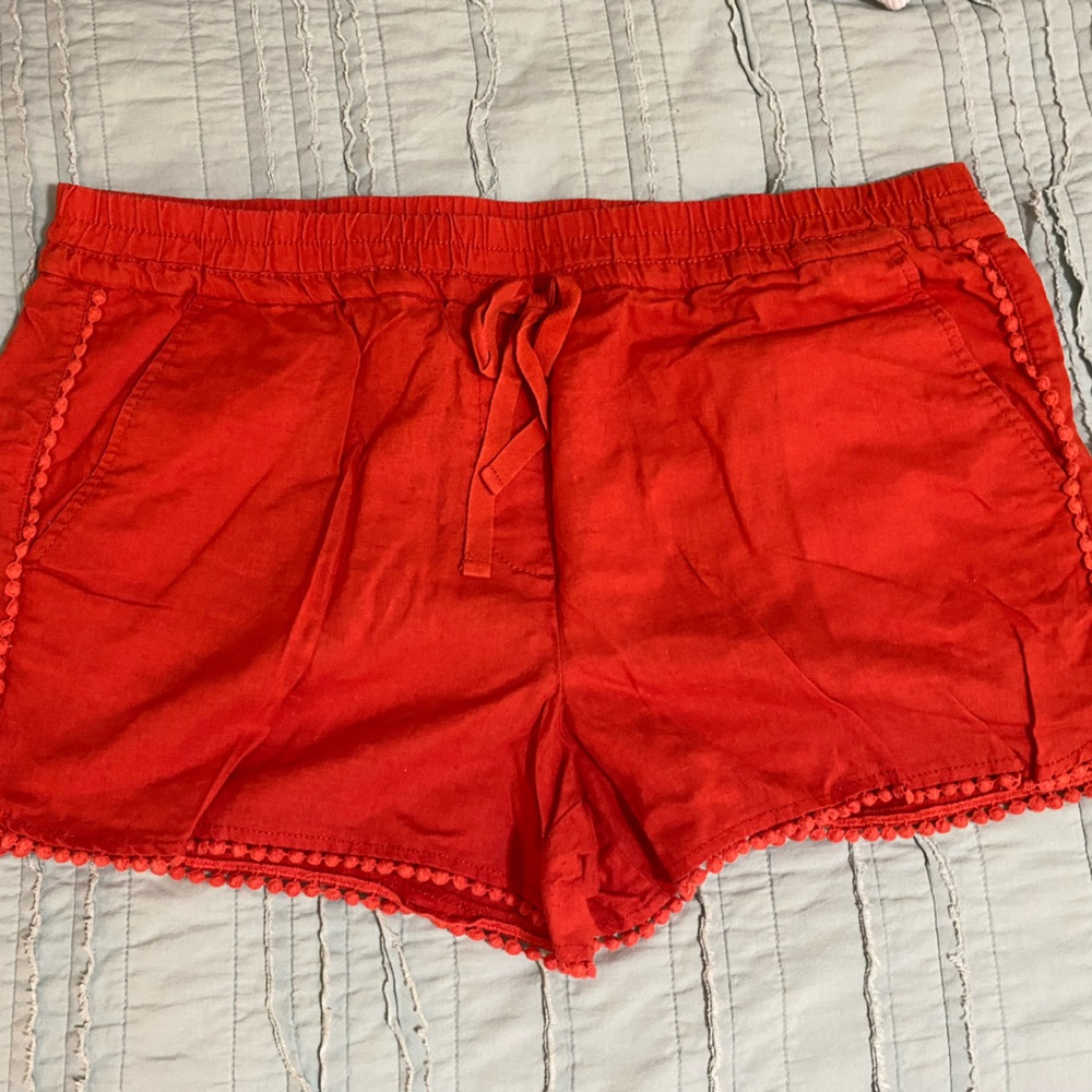 Loft pom pom pull on shorts